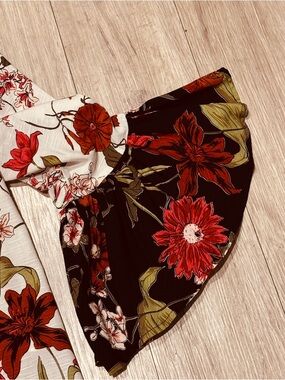 Floral Peasant Blouse with Tiered Ruffle Bell Sleeves Size Large Feminine Fall